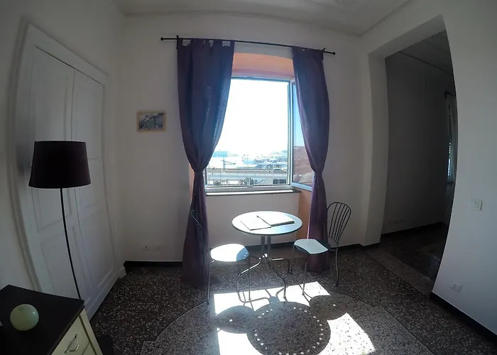 Al Fronte Del Porto Bed & Breakfast Genoa