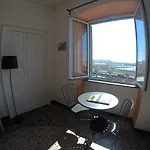 Al Fronte Del Porto *