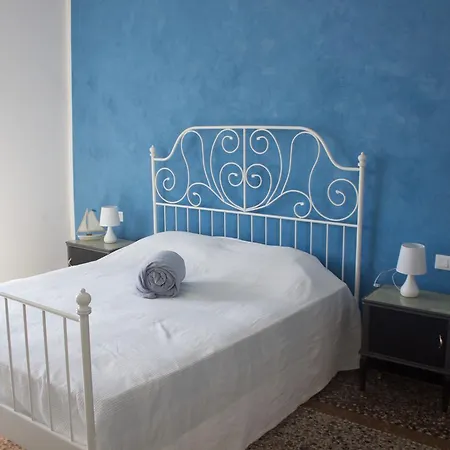Al Fronte Del Porto Bed & Breakfast *