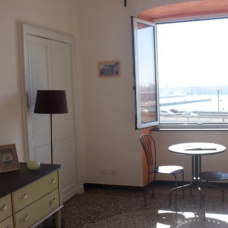 Al Fronte Del Porto Bed & Breakfast